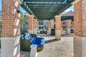 Courtyards | Axis Kessler Park Apartments